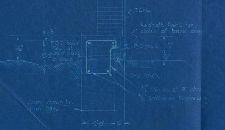 طبعة زرقاء لرسم بياني يُظهر طريقة مقترحة لإنشاء غطاء واقي من الطوب لخزانات التكرير في محطة تكرير النفط بالبحرين، ١٩٣٢. IOR/R/15/2/661، ص. ٣١٠
